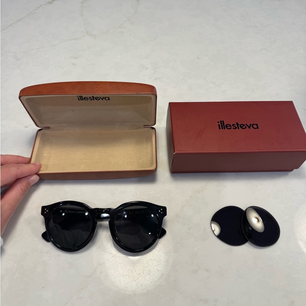 Illesteva Classic Black Sunglasses
